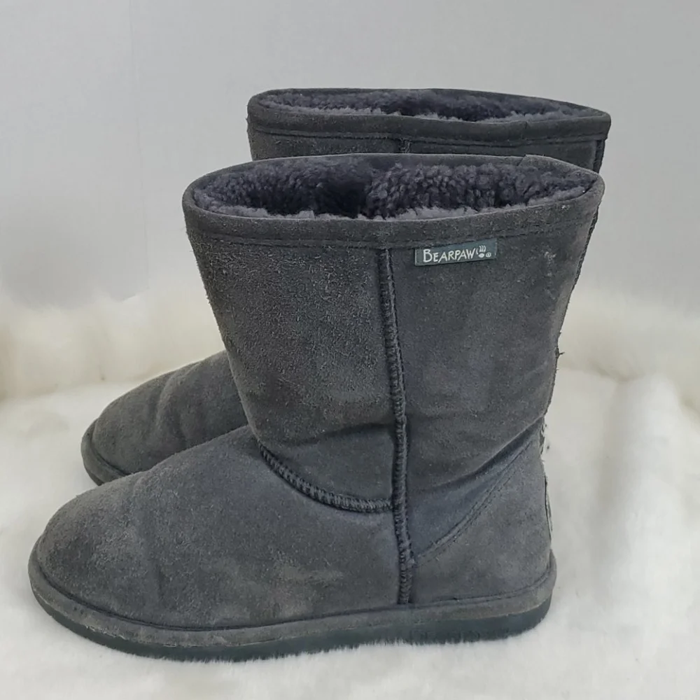 Bearpaw gray winter boots suede women size 8 gray cozy warm